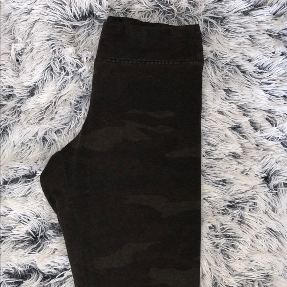 GARAGE dark green camo leggings